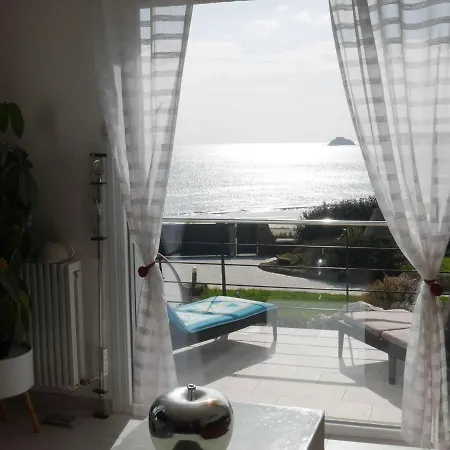 180° Panoramic Sea View, Direct Beach Location, Holiday home *