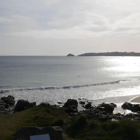 Holiday home 180° Panoramic Sea View, Direct Beach Location, Locmaria-Plouzane