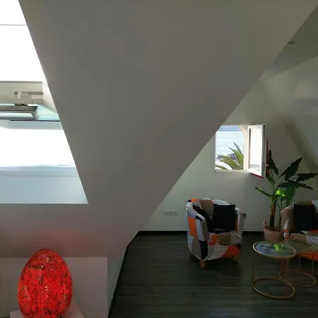 180° Panoramic Sea View, Direct Beach Location, Holiday home
