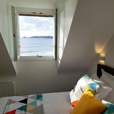 180° Panoramic Sea View, Direct Beach Location, Holiday home
